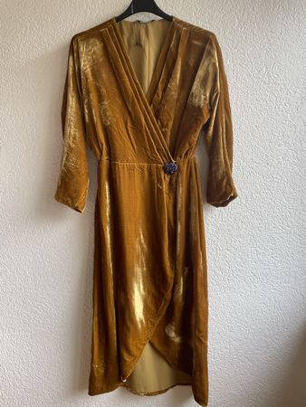 Robe Mango en velours doré, taille S, idéale pour l'hiver!