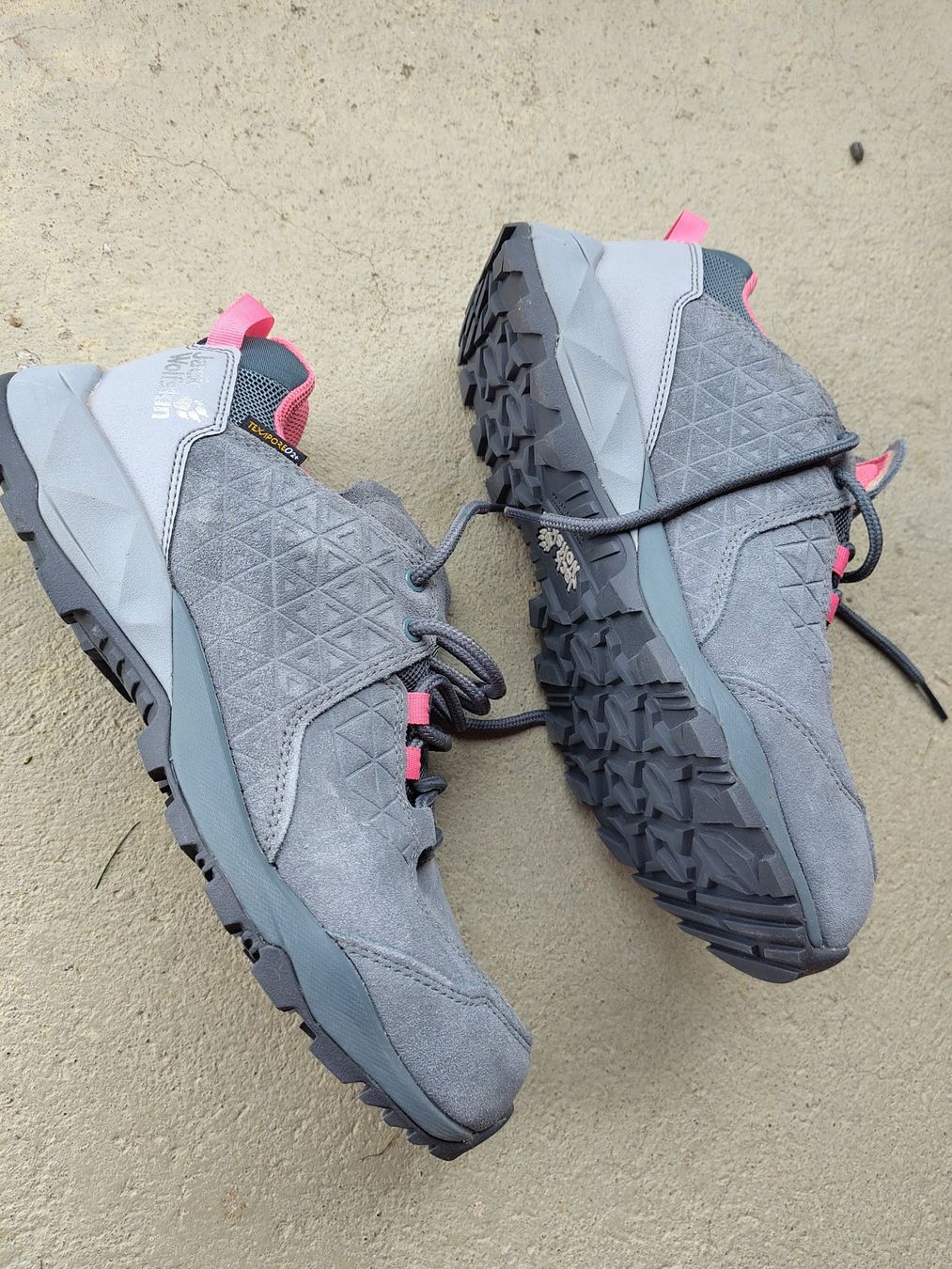 Jack Wolfskin Scarpe da donna: Jack Wolfskin Wanderschuhe Gr. 42, grau/pink, Neu – Nuovo (secondo la descrizione) da Roggwil BE venduto da G4MER 1