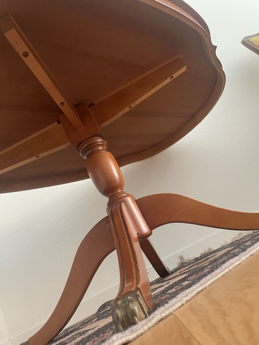Tavoli: Antiker Tisch mit Tatzen aus Messing  – Usato da Frauenfeld venduto da dan_x8yd 2