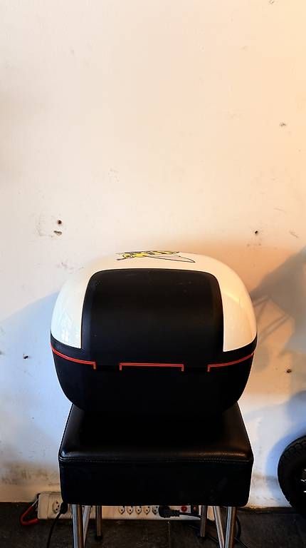 Topcase: Motorrad-Heckbox / Topcase, neu – Usato da Unterseen venduto da beE-Scooter 4