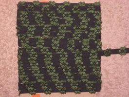 Band Baumwollgemisch schwarz mit grünen Blüten