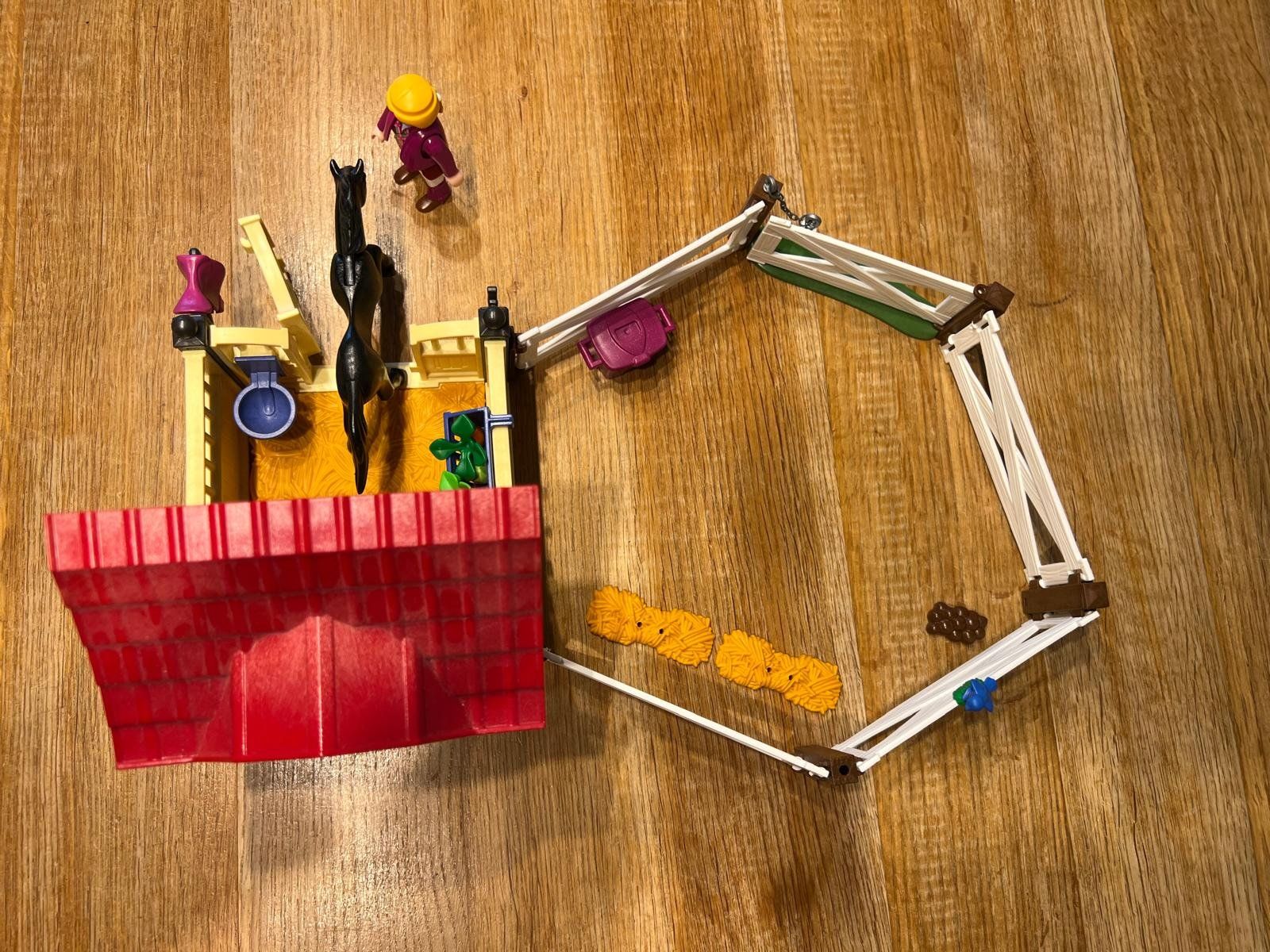 Playmobil Spielzeuge: Playmobil Pferdestall – Gebraucht aus Riehen von ste_7bbv 1