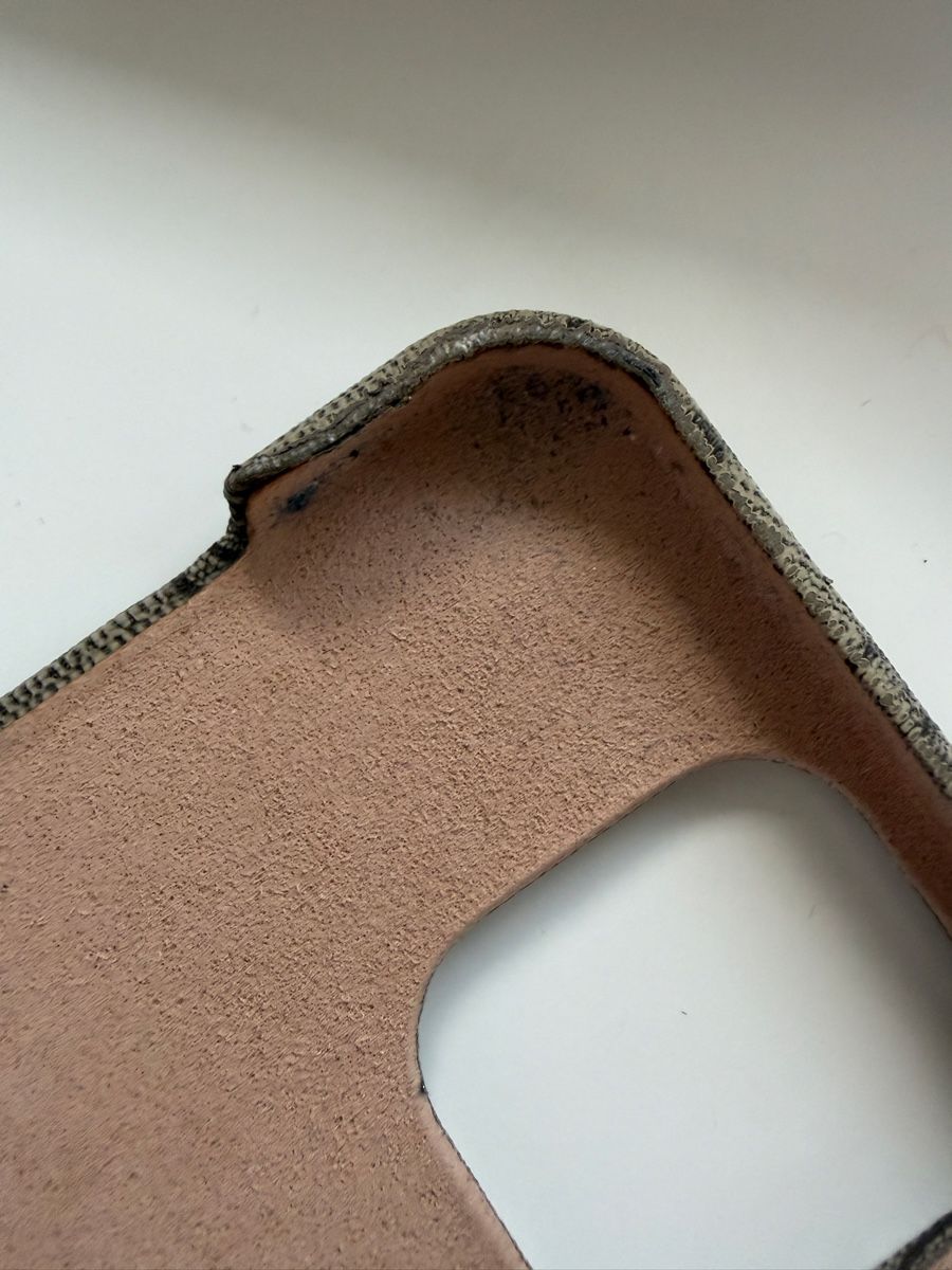 Gucci Coques & Protection écran: Gucci Handyhülle Iphone 16 pro Max – D'occasion à Hünenberg See par Eleonora0 3