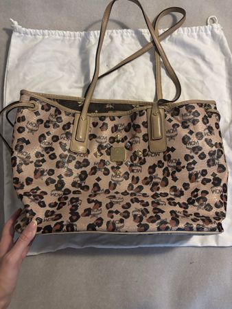 MCM Handtasche Shopper mit Leopardenmuster