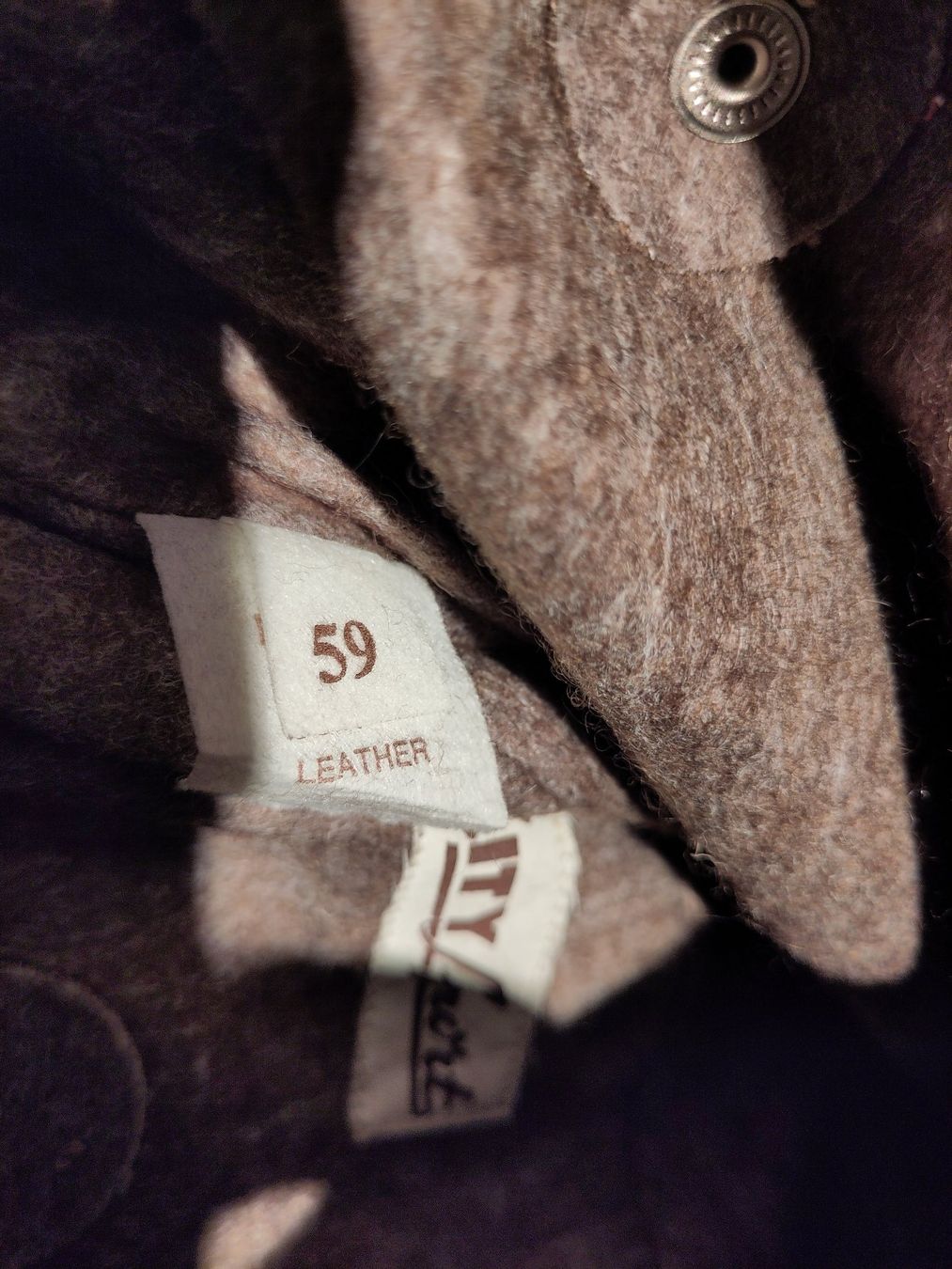 Autres vêtements & accessoires: Oldtimer Cabrio- Lederkappe neuwertig – D'occasion à Weesen par Roge2 5