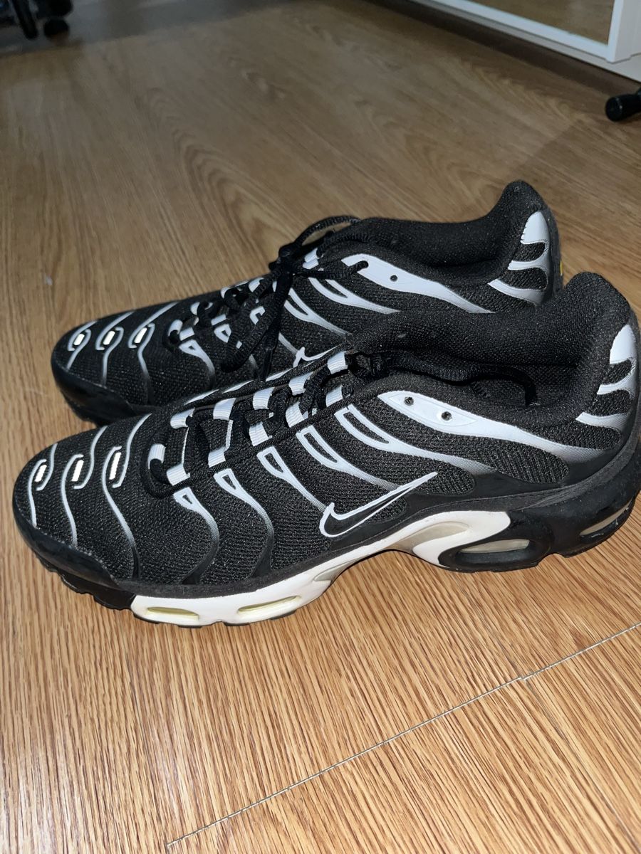 Nike Scarpe da uomo: Nike Air Max Plus Turnschuhe Schwarz Grösse 44 – Usato da Frick venduto da DionysHildebrand