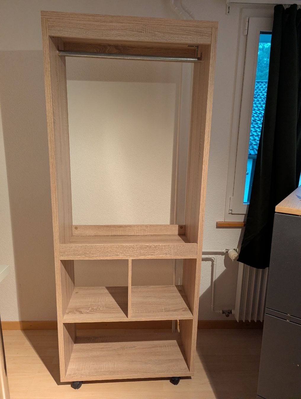 Porte manteau: Kleiderständer / Garderobe auf Rollen – Eichenoptik – D'occasion à St. Gallen par mic_6g5v 1
