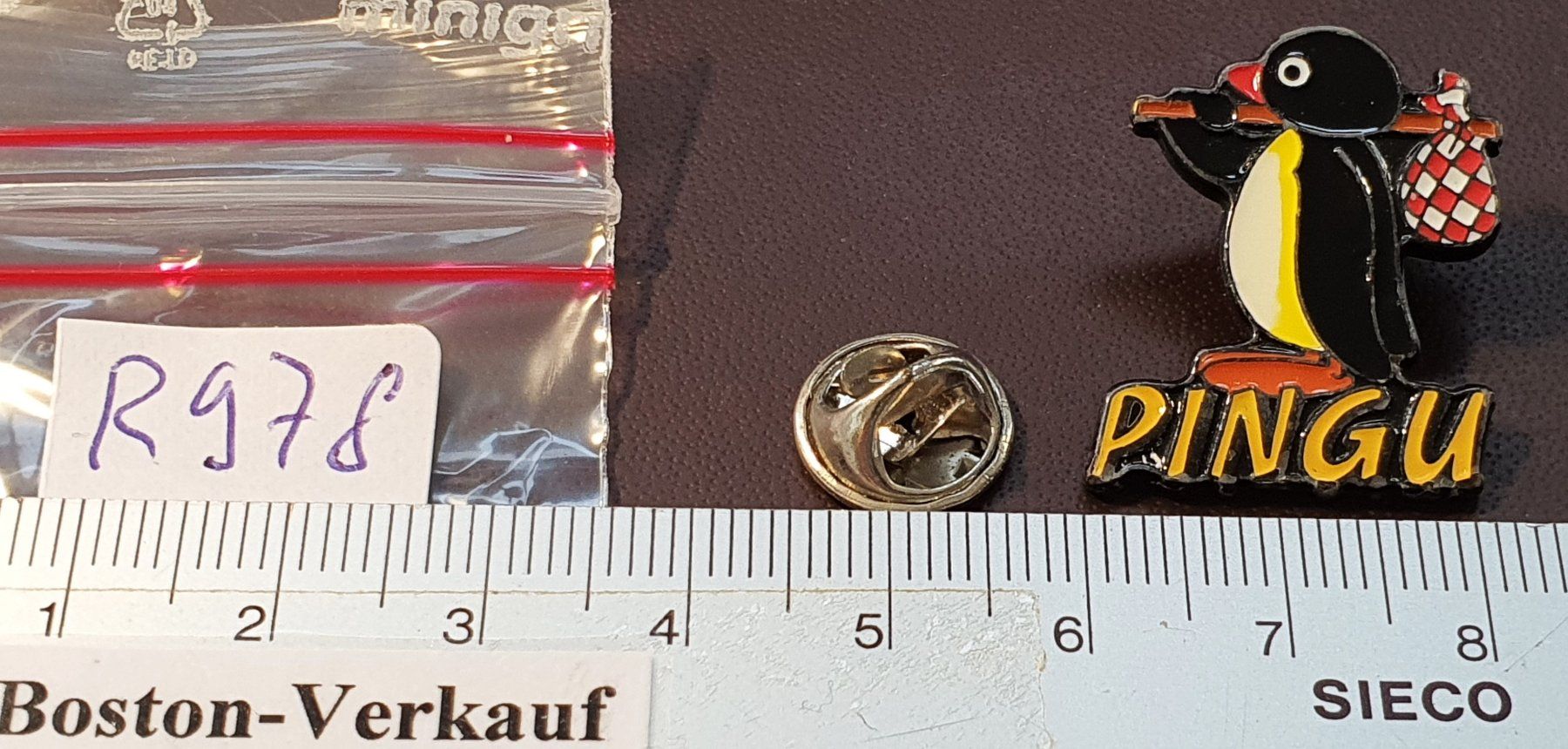 Plaquettes & Badges: R978 - Pin PINGU – D'occasion à Reinach BL par Boston-Verkauf 1