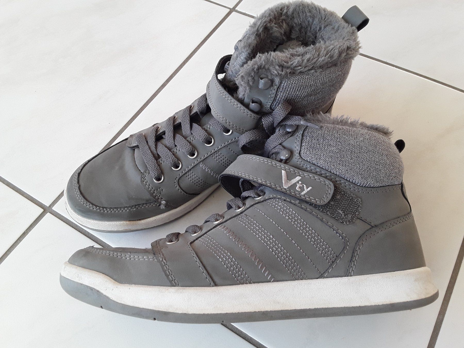 Scarpe per ragazze: Winterschuhe Gr. 38 grau Vty – Usato da Heimberg venduto da Samprof