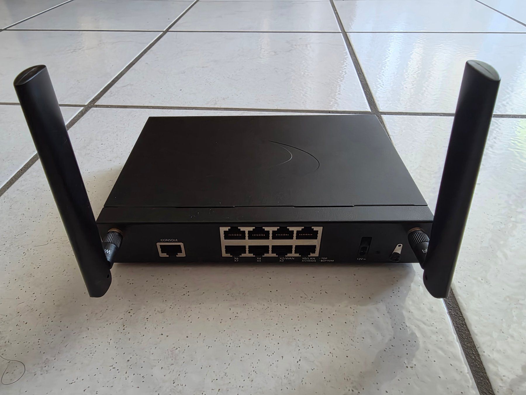 Sonicwall Firewall: SonicWall TZ370W WLAN Firewall Router – Usato da Aarburg venduto da Pomaroli 1