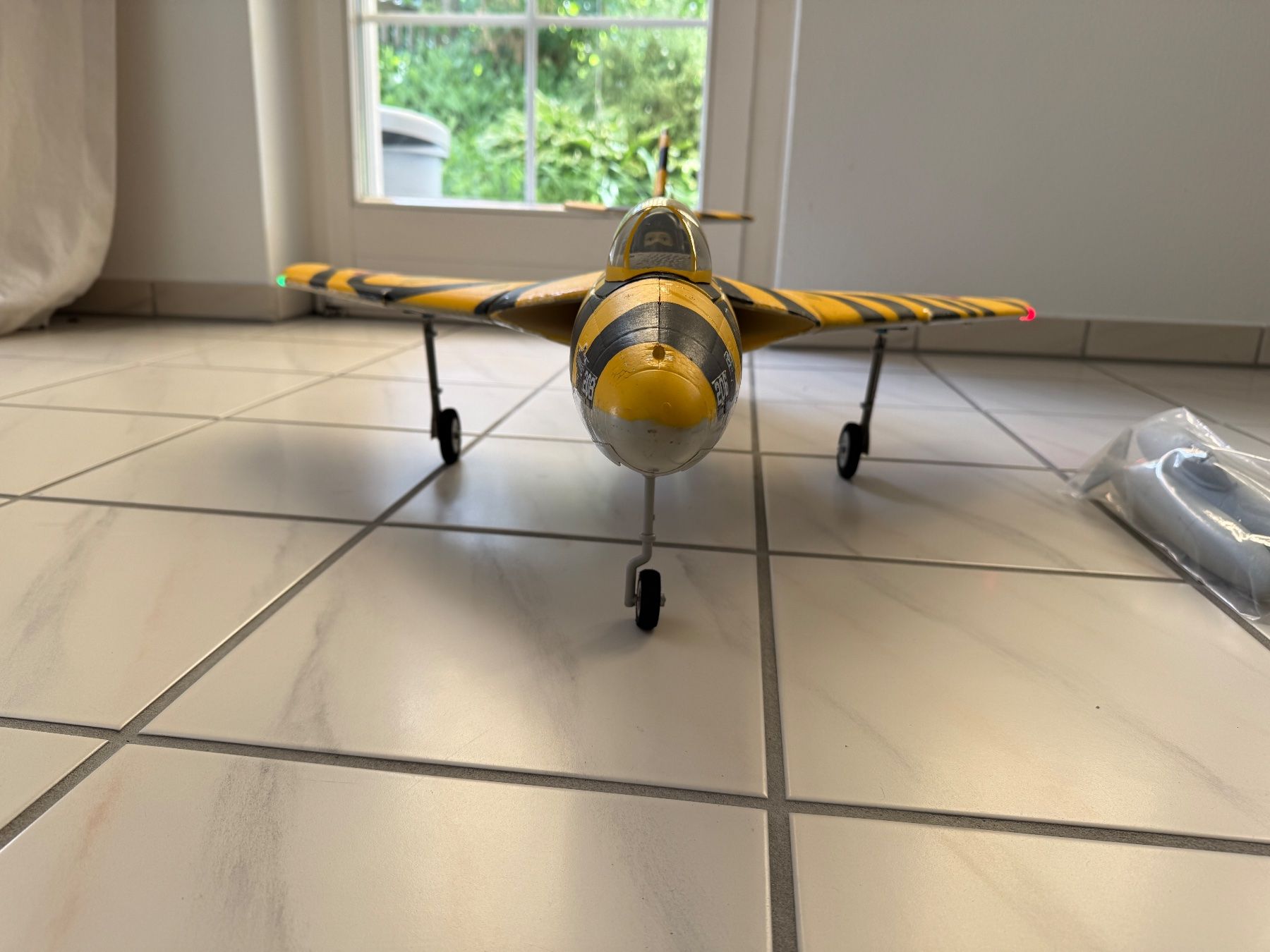 Modellismo RC: Hawker Hunter, 70mm EDF Jet, Spw. 850mm, Dynam – Usato da Zumikon venduto da Bmerz 6