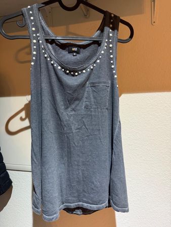 Graues Tanktop mit Nieten Grösse M