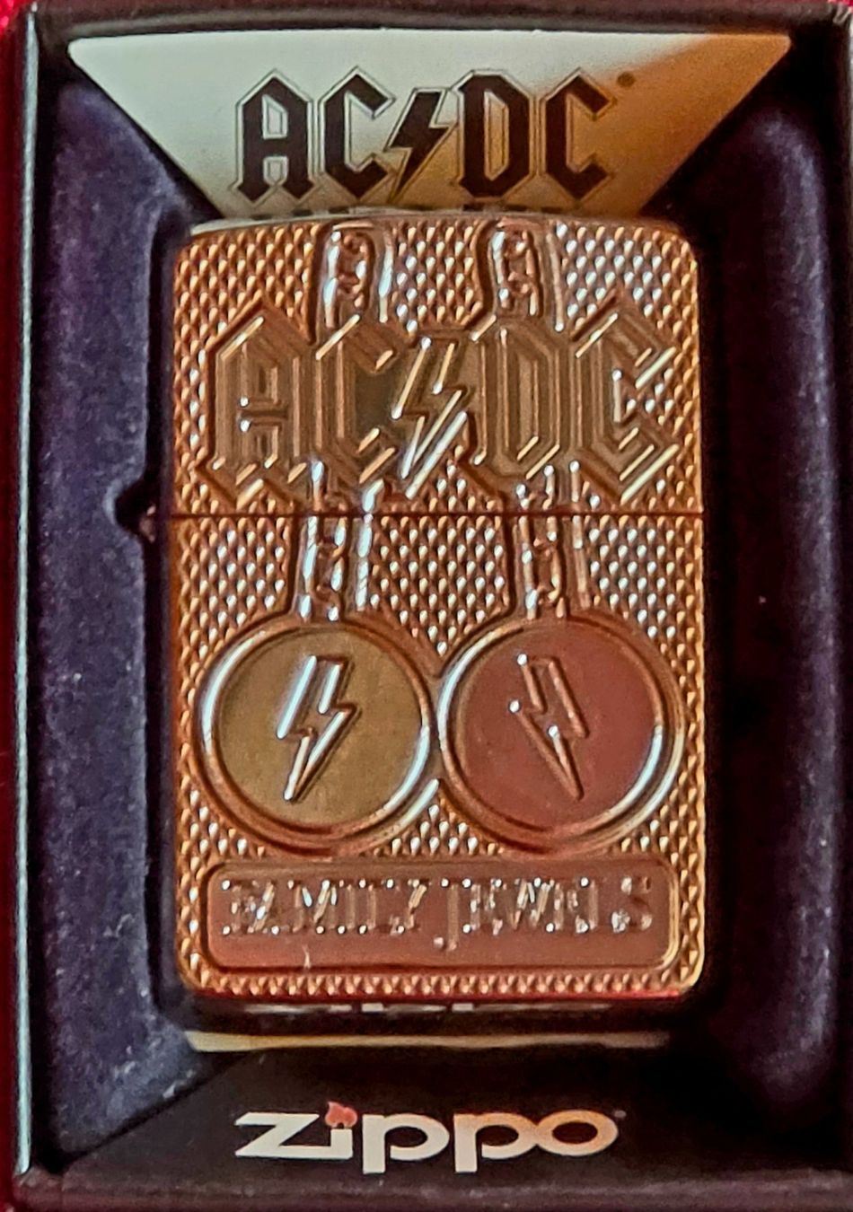 Zippo Feuerzeuge: Zippo AC/DC limited edition, new. – Gebraucht aus Villeret von yan_vgv2