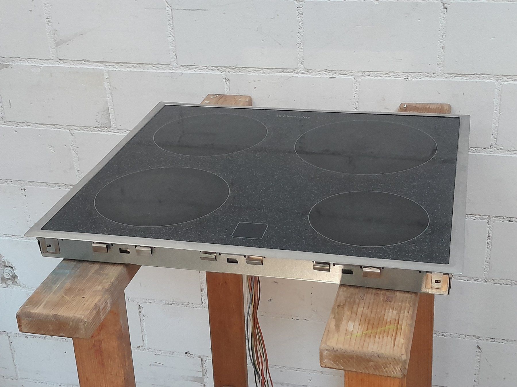 V-Zug Cucine: Glaskeramik Kochfeld Elektrolux – Usato da Zürich venduto da raphahello