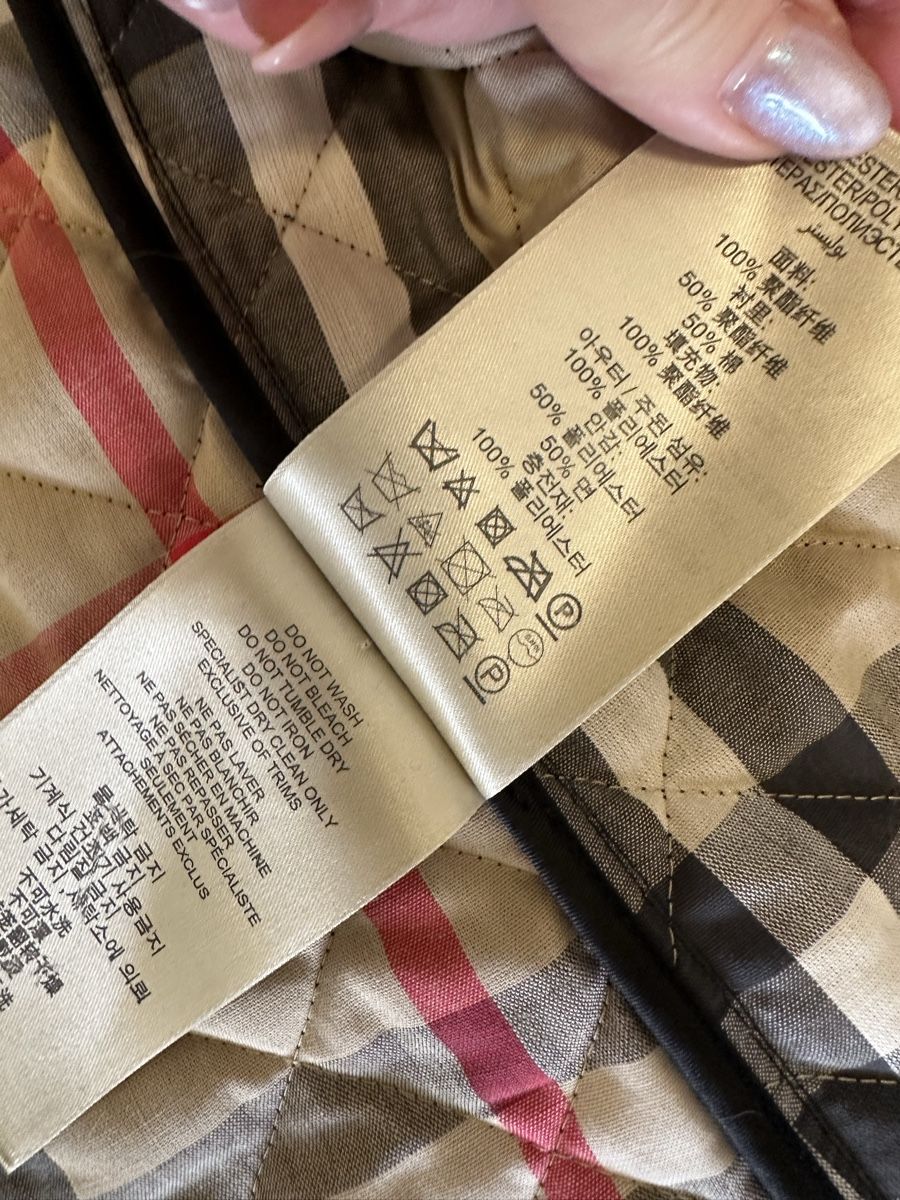 Burberry Vestes: Neue Burberry Steppjacke, Check, S, schwarz – Neuf (Voir description) à Liebefeld par Hoka2 5