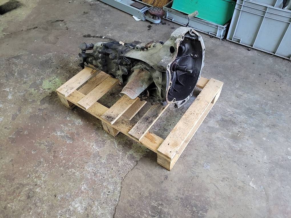 Tutti pezzi di ricambio auto: Getriebe Audi Typ 85/81 Coupé – Usato da Oberwangen TG venduto da tetzi10 4