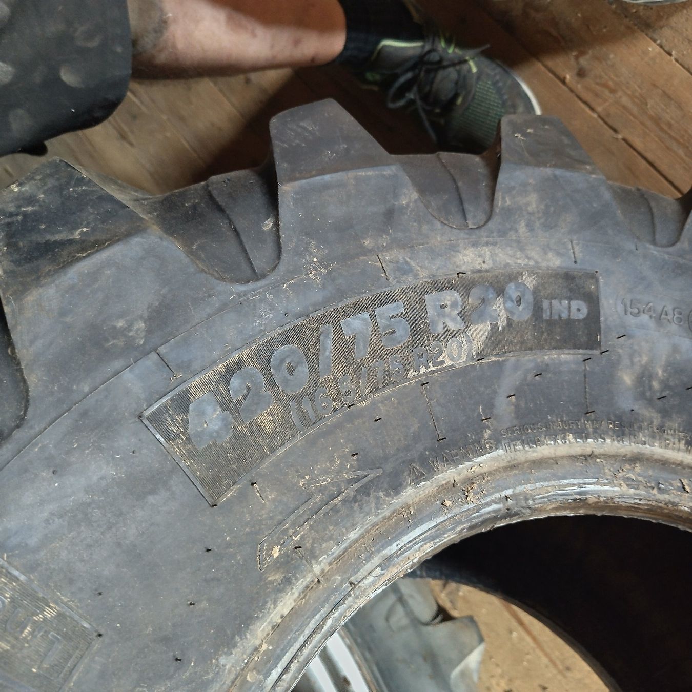 Trattori: Pneu 420/75 R20 – Usato da Herisau venduto da kobiza 2