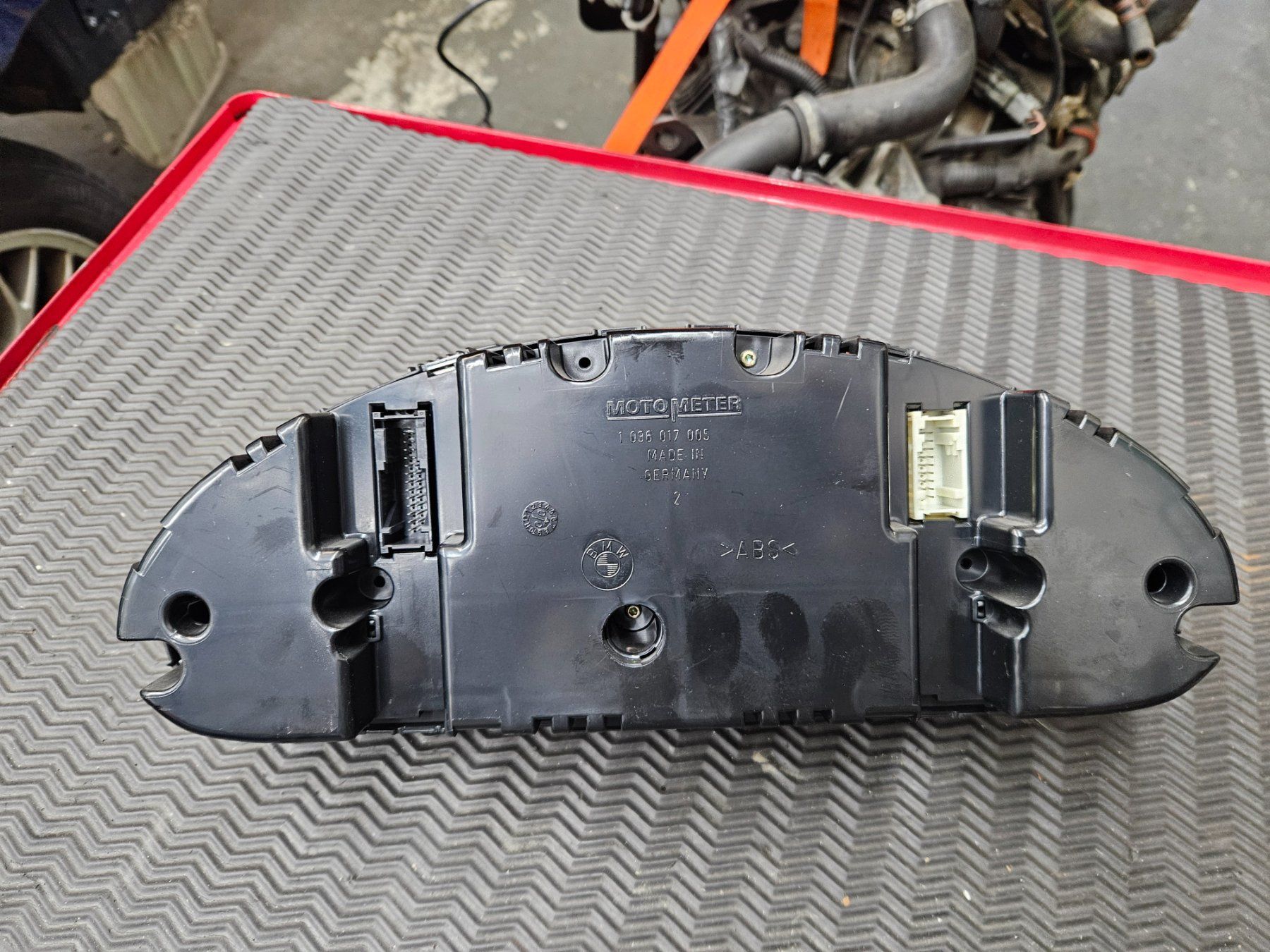 BMW Tutti pezzi di ricambio auto: BMW E46 Tachometer – Usato da Winterthur venduto da ThomasVtec 1