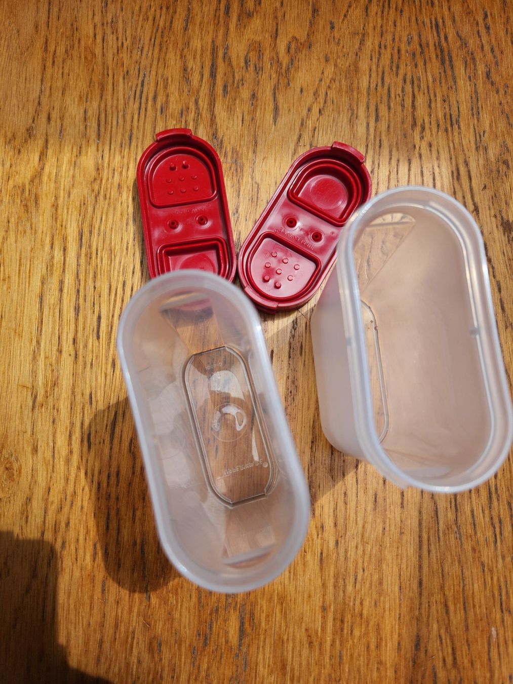 Tupperware Contenitori & Simili: Tupperware grosse Gewürzstreuer – Usato da Gstaad venduto da Meiel2020 4