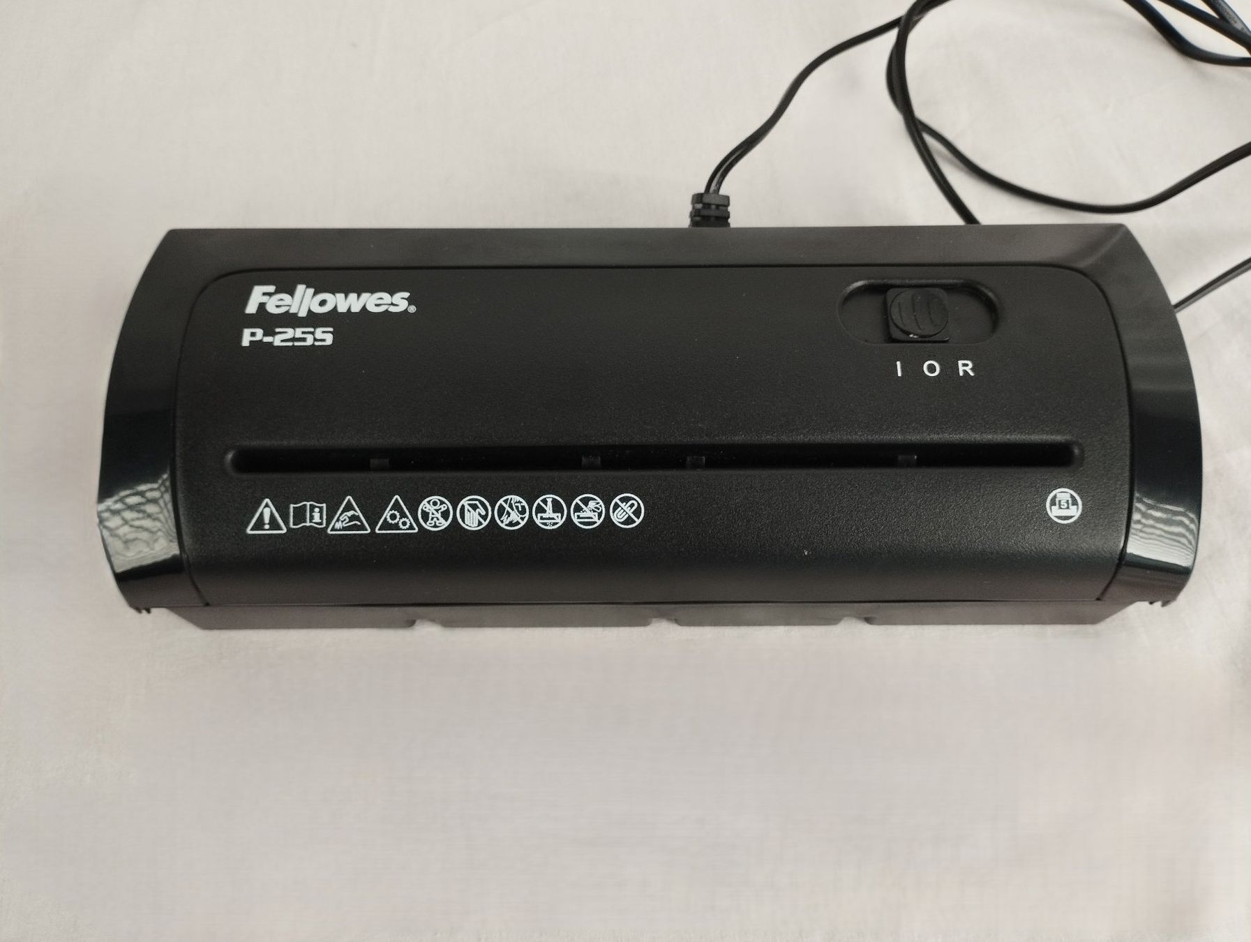 Fellowes Distruggi documenti: FELLOWES Aktenvernichter P-25 S – Usato da Schübelbach venduto da Restwert_Schubelbach 1