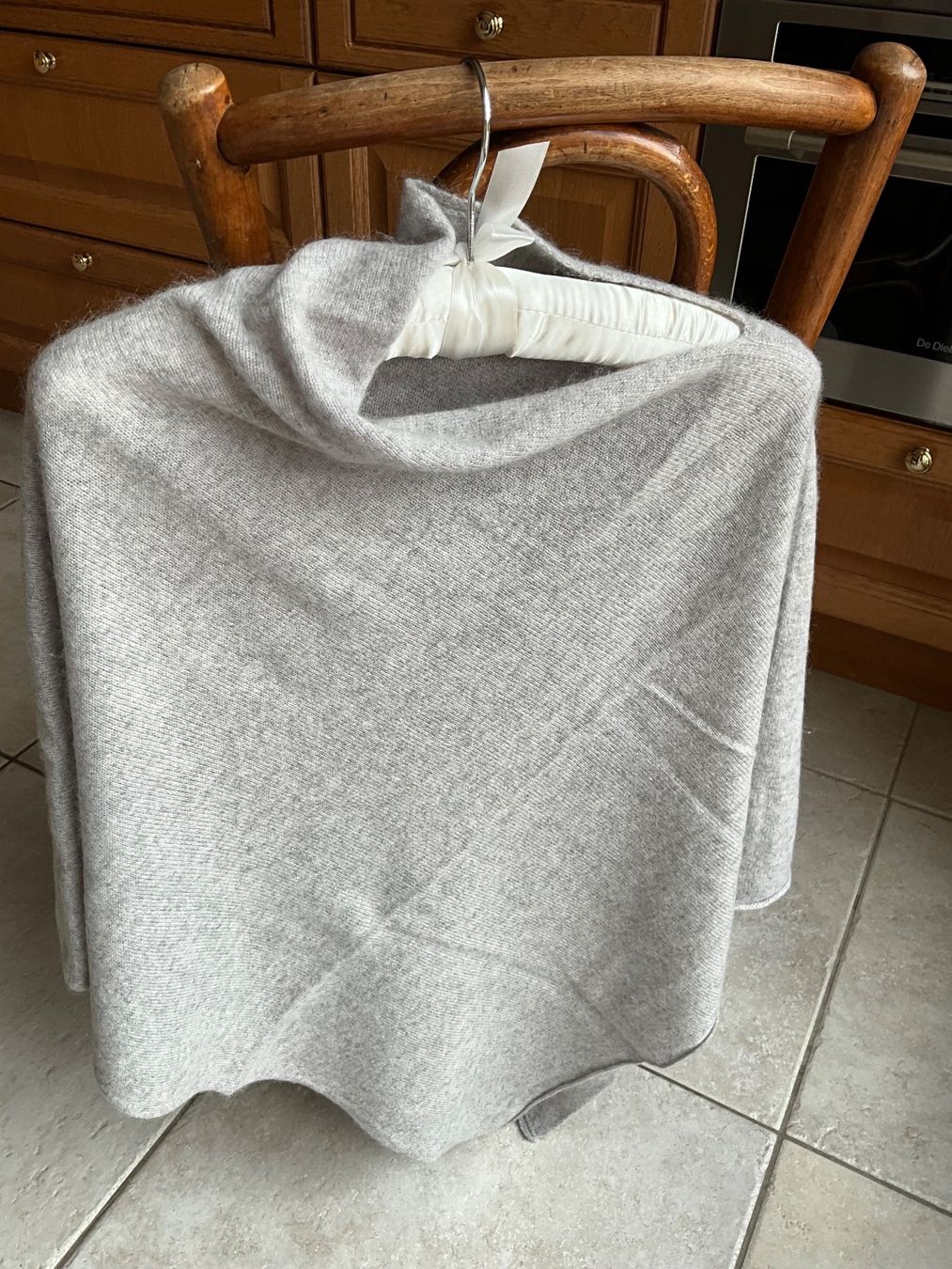 Sonstige Damenmode: Poncho en cachemire – Gebraucht aus Meinier von Izabelaanna 1