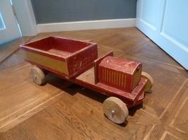Einfacher Holzlastwagen, simple camion en bois