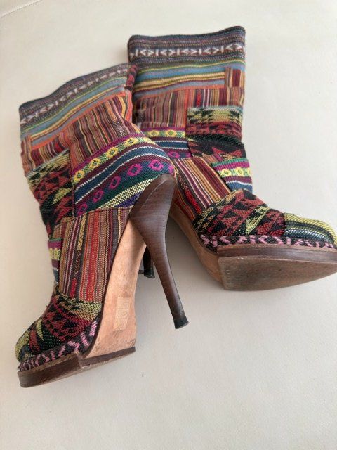 Scarpe da donna: Bunte Patchwork-Stiefel Gr. 38 Boho-Style Sommer - Herbst – Usato da Niederhasli venduto da Arena15 6