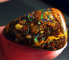 TOP-Koroit-Opal mit viel Funken,, Farben & Zeichnungen!