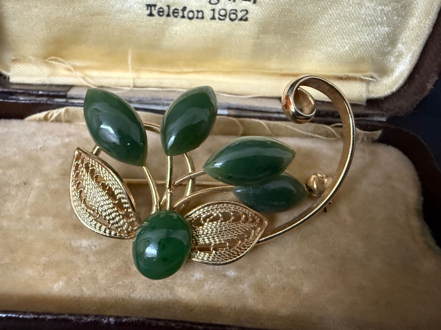 Broches & Aiguilles: Vintage Brosche vergoldet mit Jade – D'occasion à Spiegel b. Bern par Rogger72