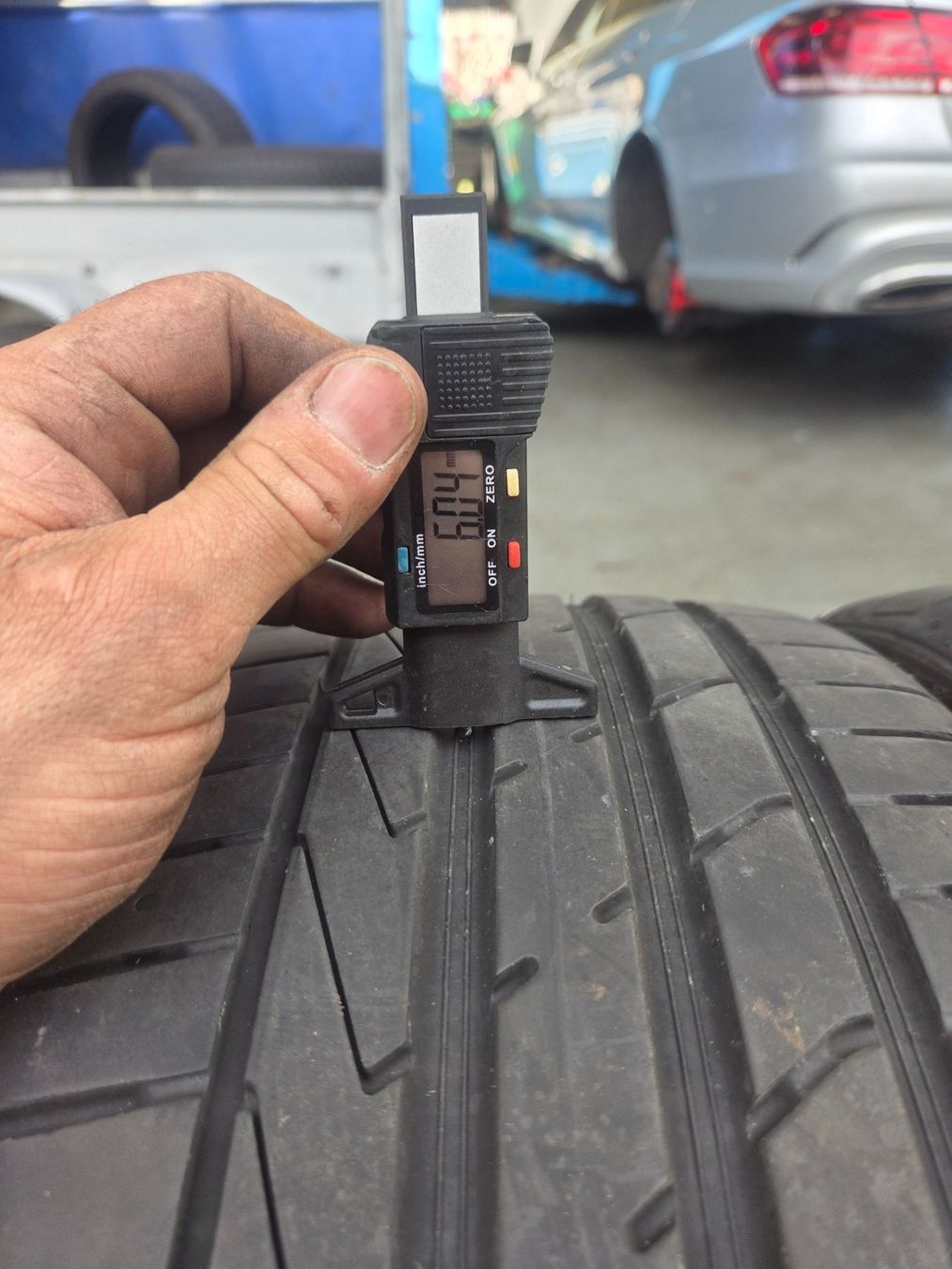 Pneus & Kompletträder: 225 / 35 R 19   88Y  Hankook – Gebraucht aus Fischbach-Göslikon von Emanuel.Bardhi 1
