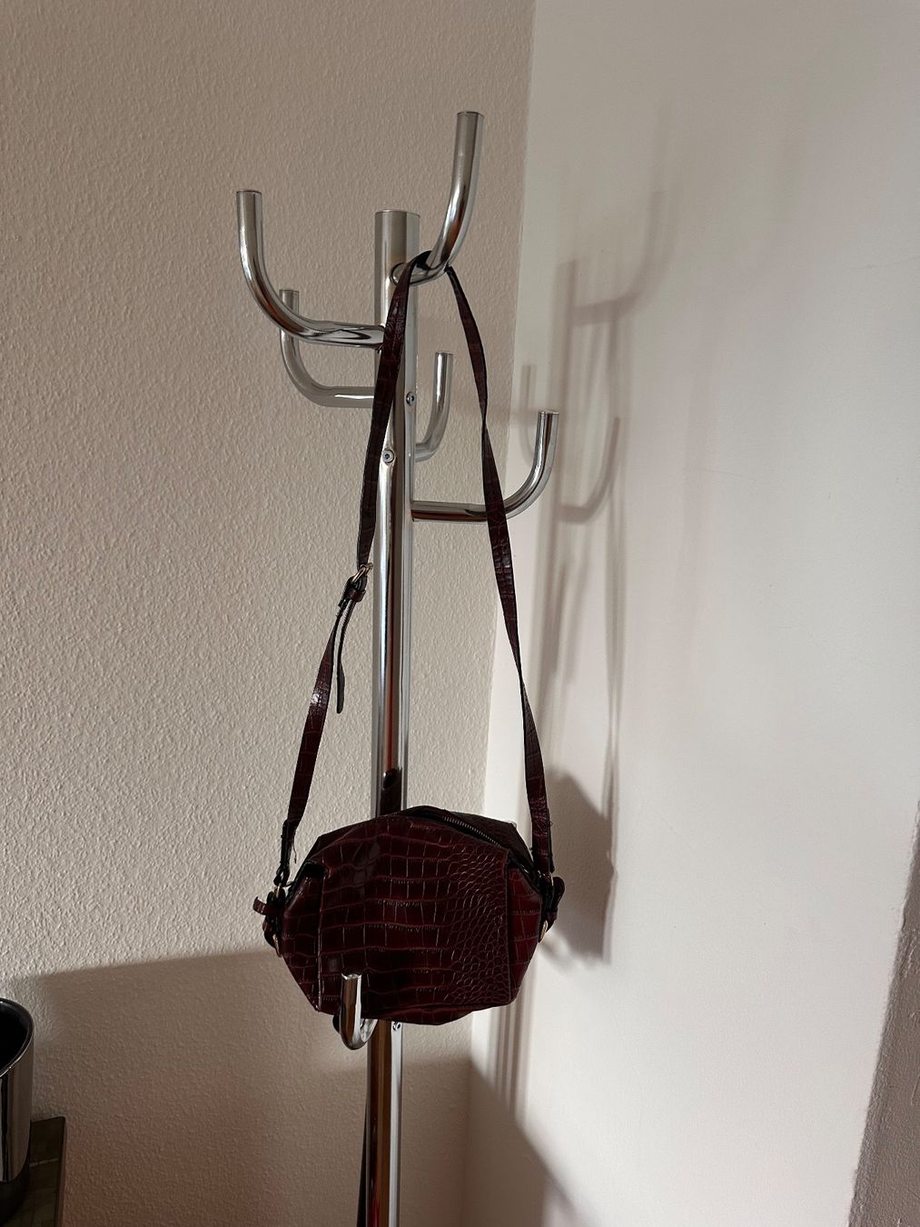 Zara Borse da donna: Handtasche Bordeaux Kroko-Optik – Usato da Basel venduto da uyuni01 2