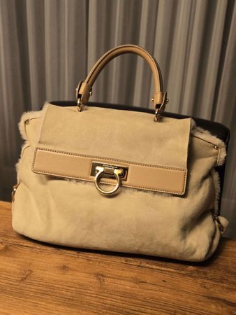 Wildleder Handtasche von Salvatore Ferragamo in Beige