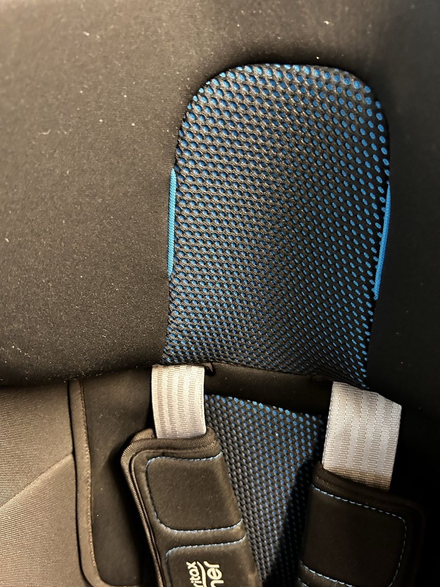 Auto-Kindersitze: Britax Römer Dualfix M i-Size Autositz – Gebraucht aus Basel von BAD-1 5