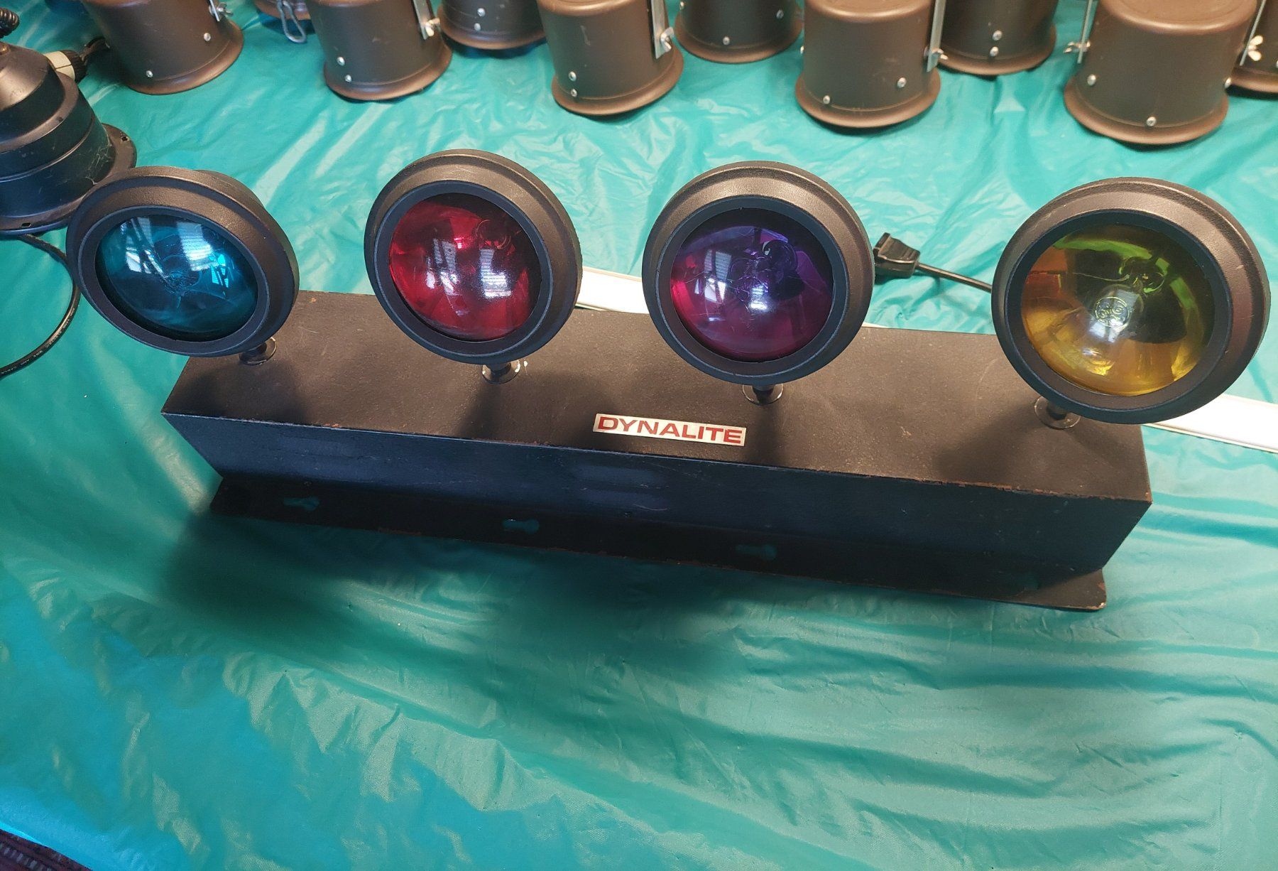 Lampade: Balken mit 4 Punktstrahlern – Usato da Kriegstetten venduto da Remo007