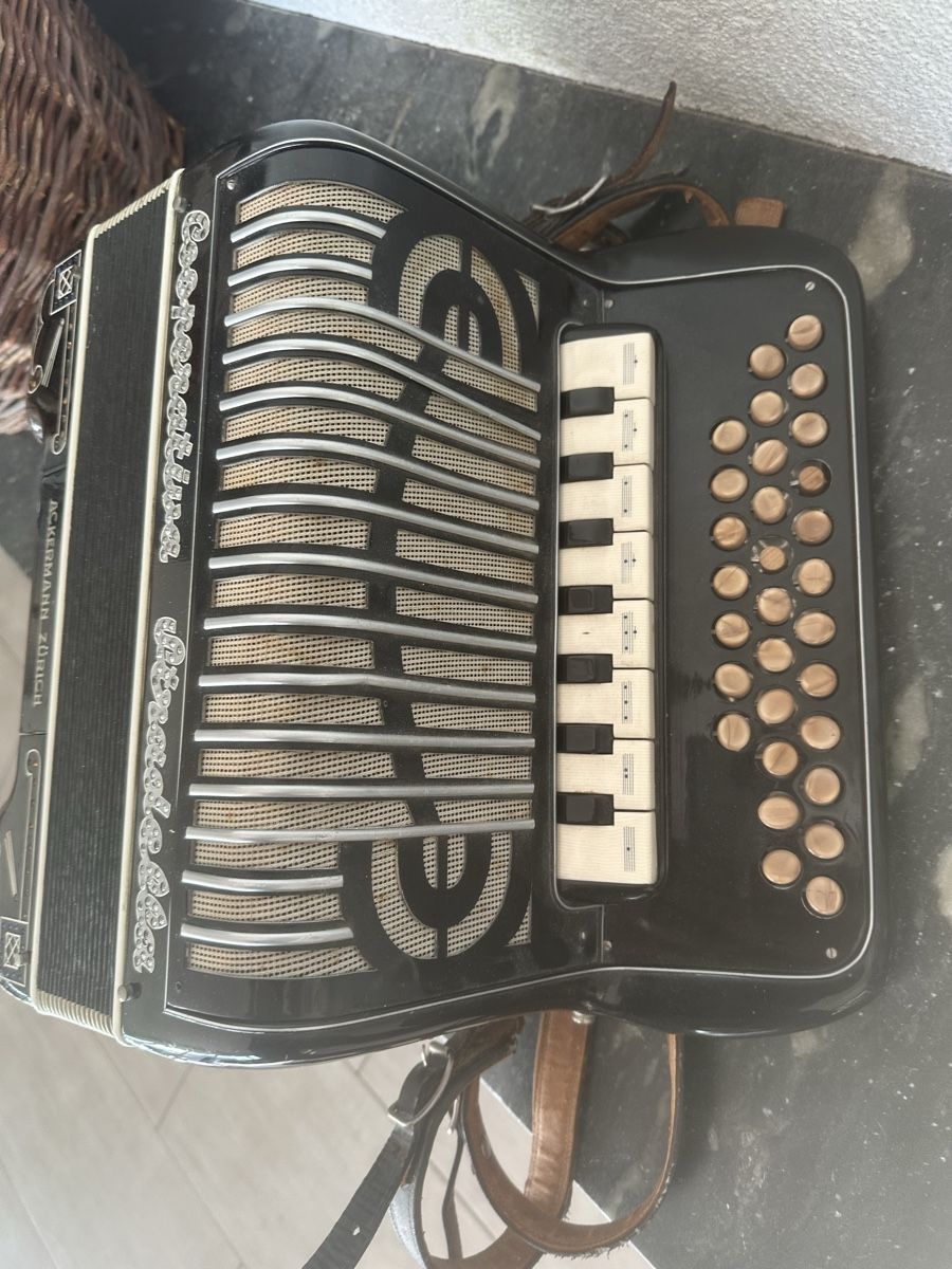 Strumenti musicali: Ackermann Akkordeon  – Usato da Ennetmoos venduto da beod 2