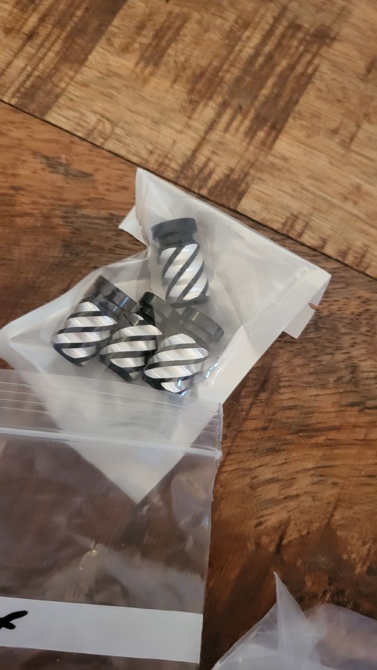 Toutes les pièces auto: Ventilkappen Aluminium Ganze Box – Neuf (Voir description) à Jona par mjo_f5t2 2