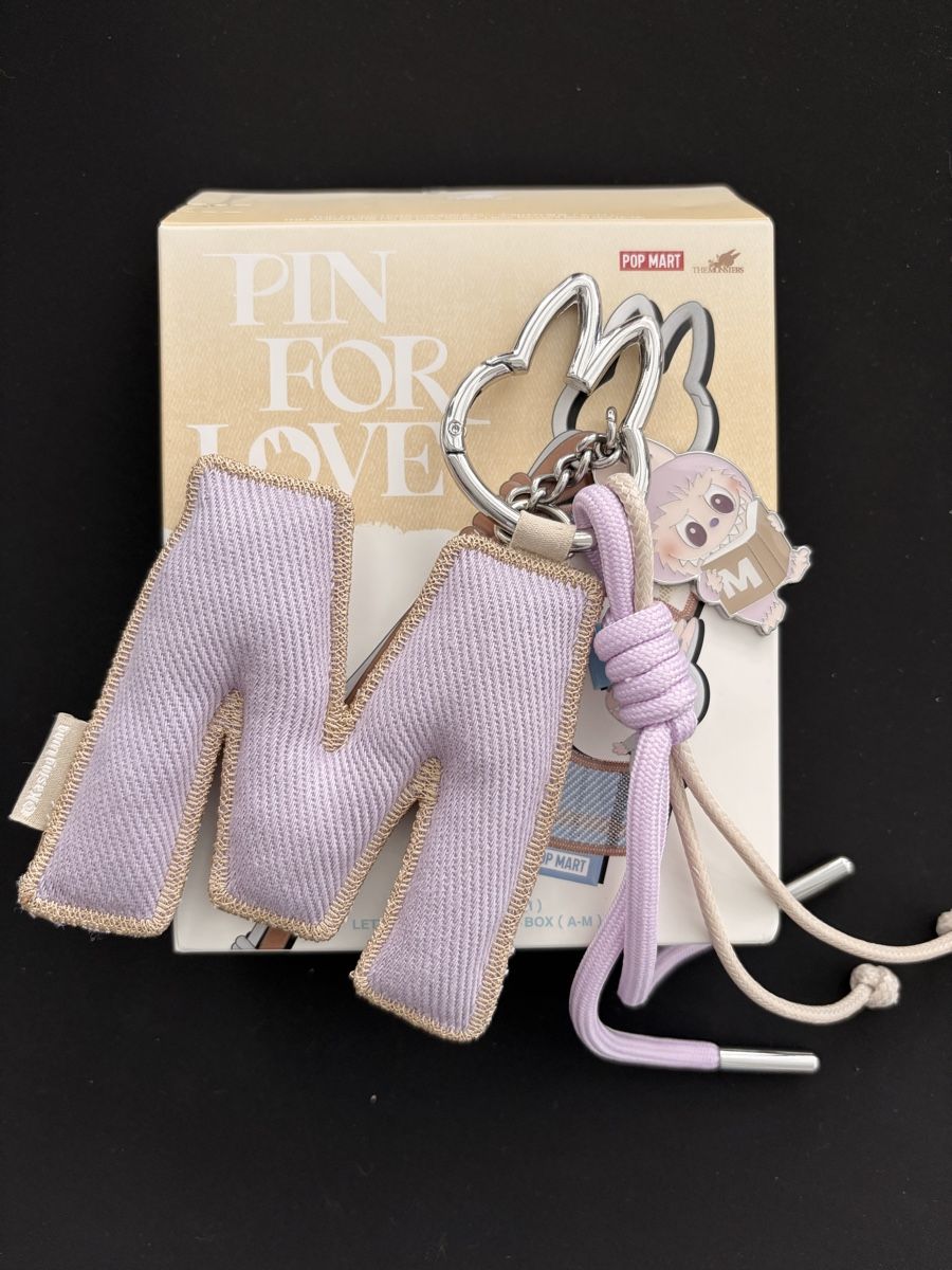Portachiavi: Labubu Pin for love M charm – Nuovo (secondo la descrizione) da Zug venduto da Tetiana_Pereira