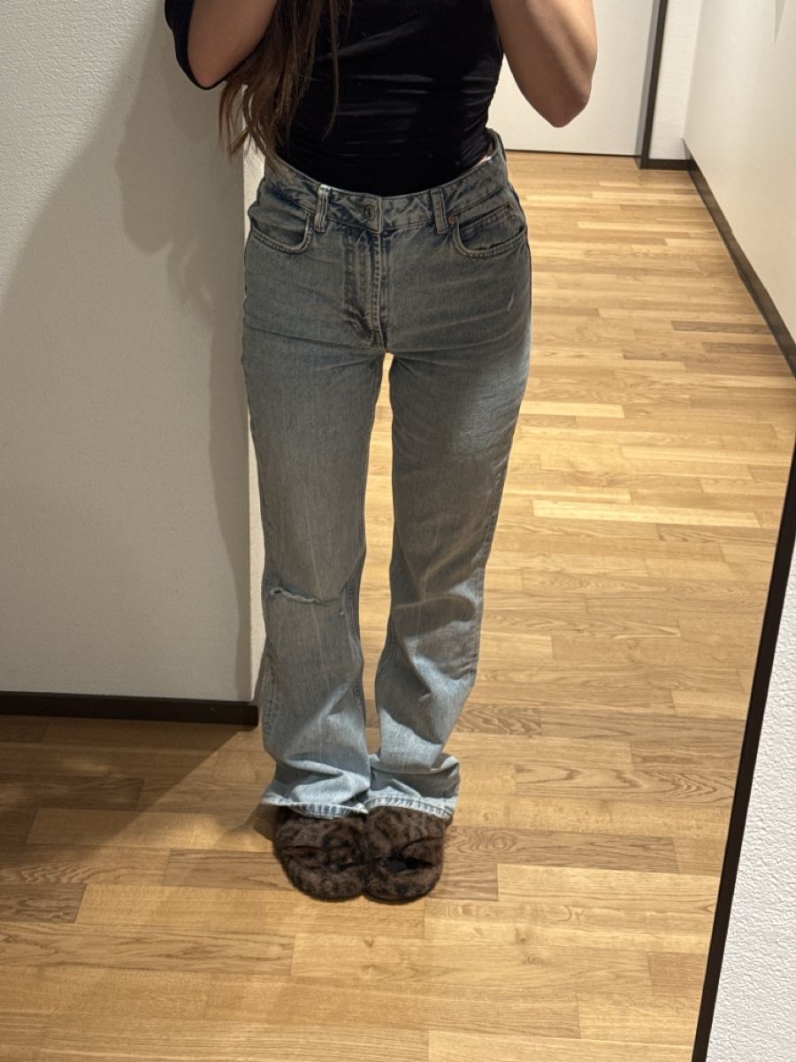Stradivarius Jeans: Stradivarius Jeans Flared Fit – Usato da Rothenburg venduto da oel_2zqv