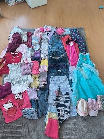 52- teiliges Frühling/Sommer Kleiderpaket Mädchen Gr 110/116