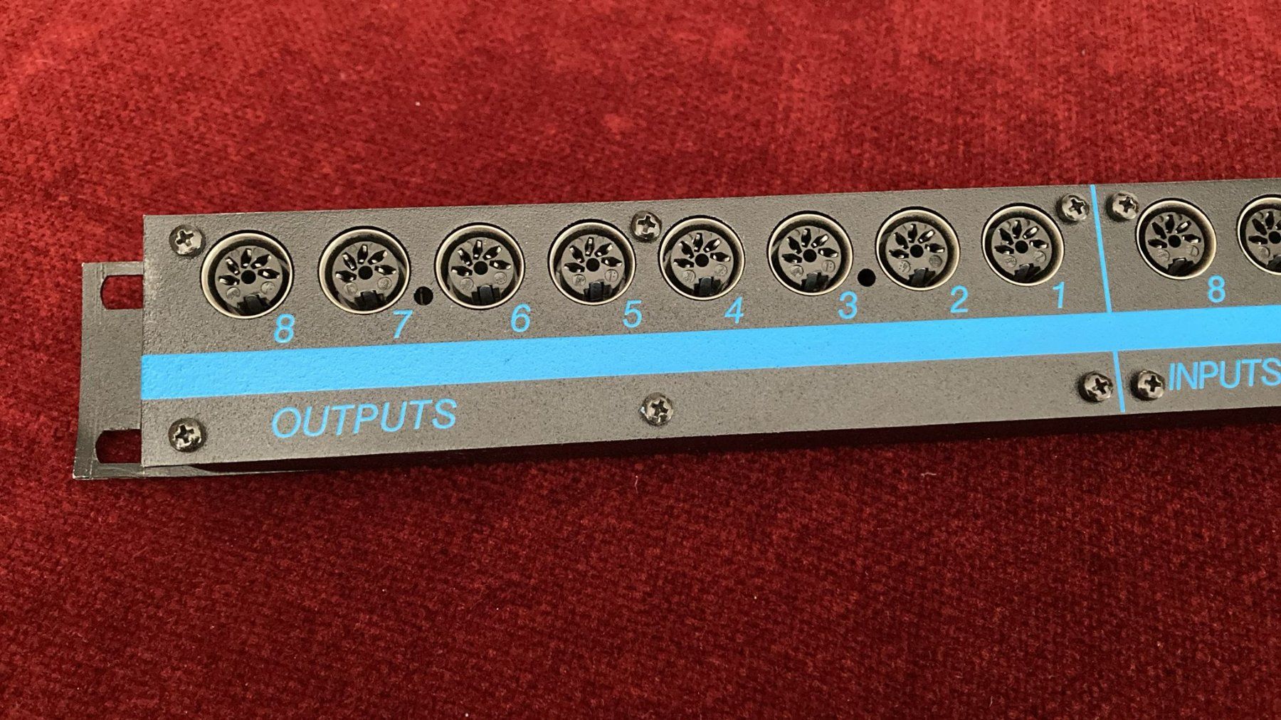 Strumenti musicali: Interface Friend-Chip SM'X 8.8 MIDI Patch Bay – Usato da Dietikon venduto da Rima57 5