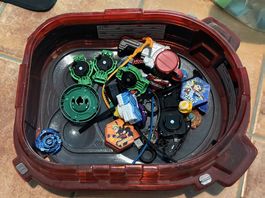 Beyblade Wanne mit diversen beyblades