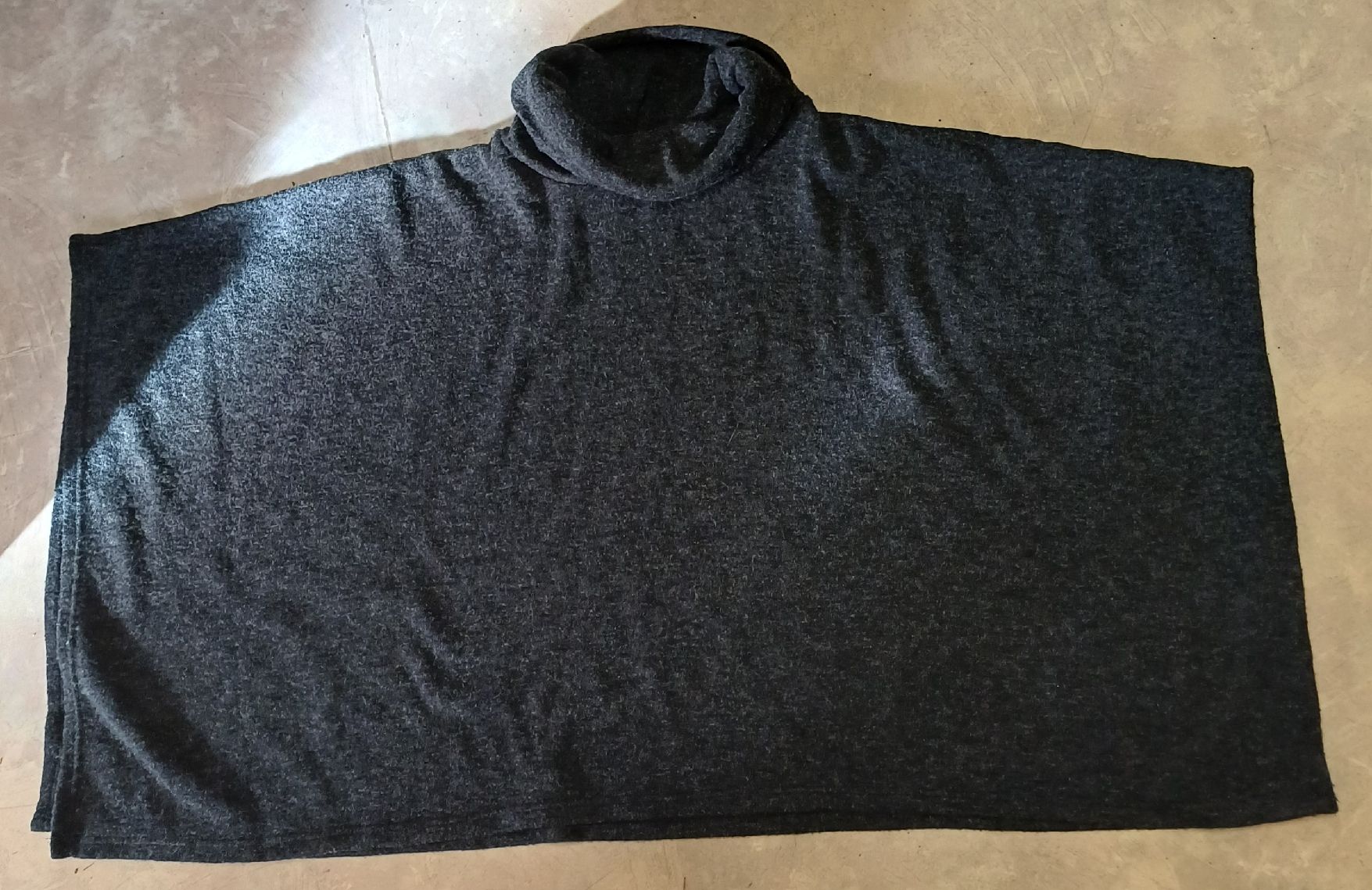 Giacche: Poncho von Merlin Gr S/M – Usato da Merenschwand venduto da Brockinell