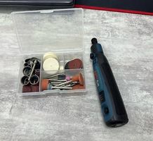 Akkuschleiffer mit diversen Aufsätzen