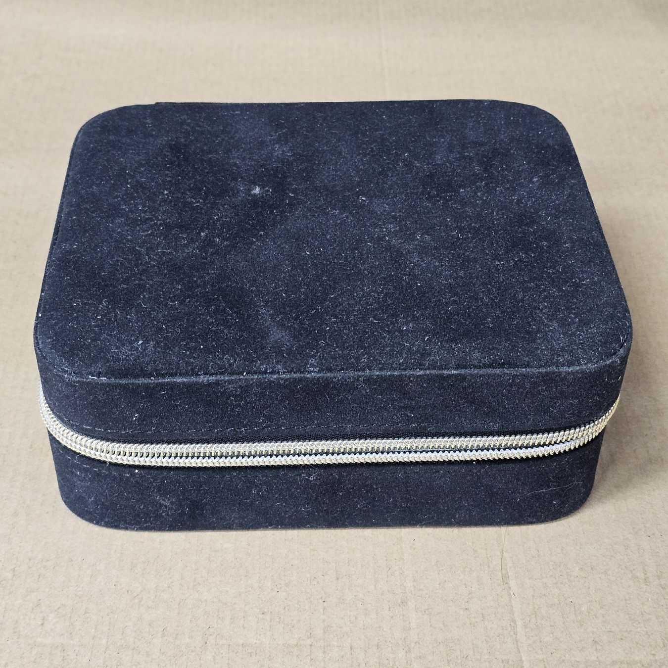 Altro in Decorazioni & Accessori: Boîte à bijoux velours noir avec fermeture éclair – Usato da rolle venduto da Noma-collectible