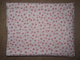Baumwollstoff weiss mit kleinen koralle/rosa Blümchen