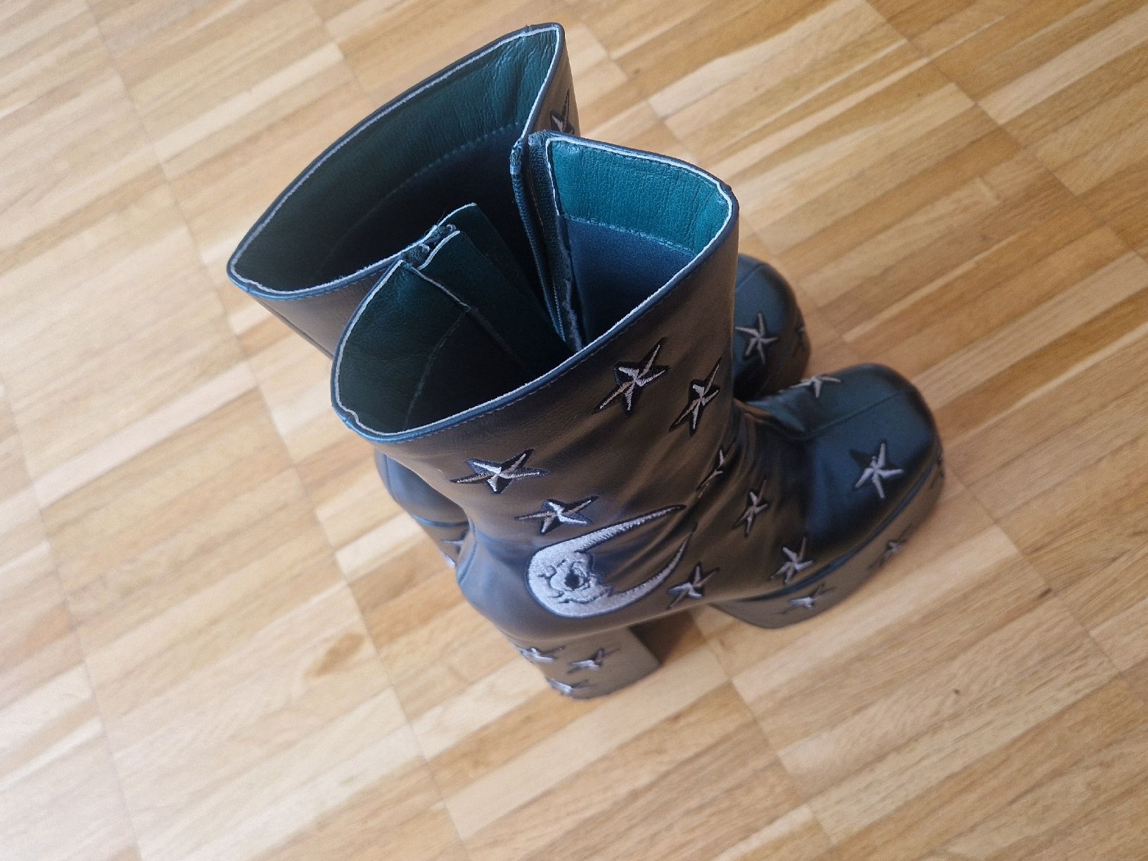 Damenschuhe: Koi Plateau Stiefel – Gebraucht aus Möhlin von len_28jr 2