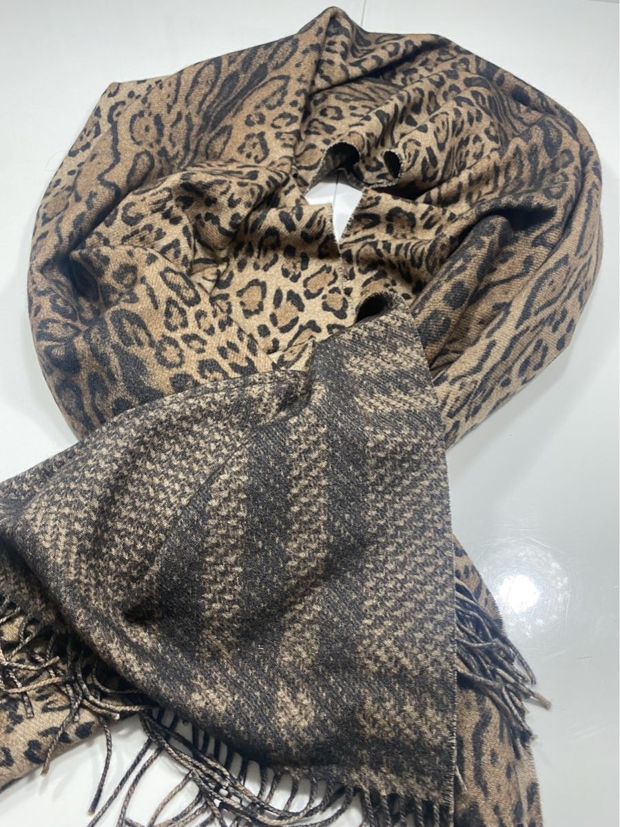 Foulard & Sciarpe: Wolle Schal 🌸 – Usato da Opfikon venduto da Luis144 2