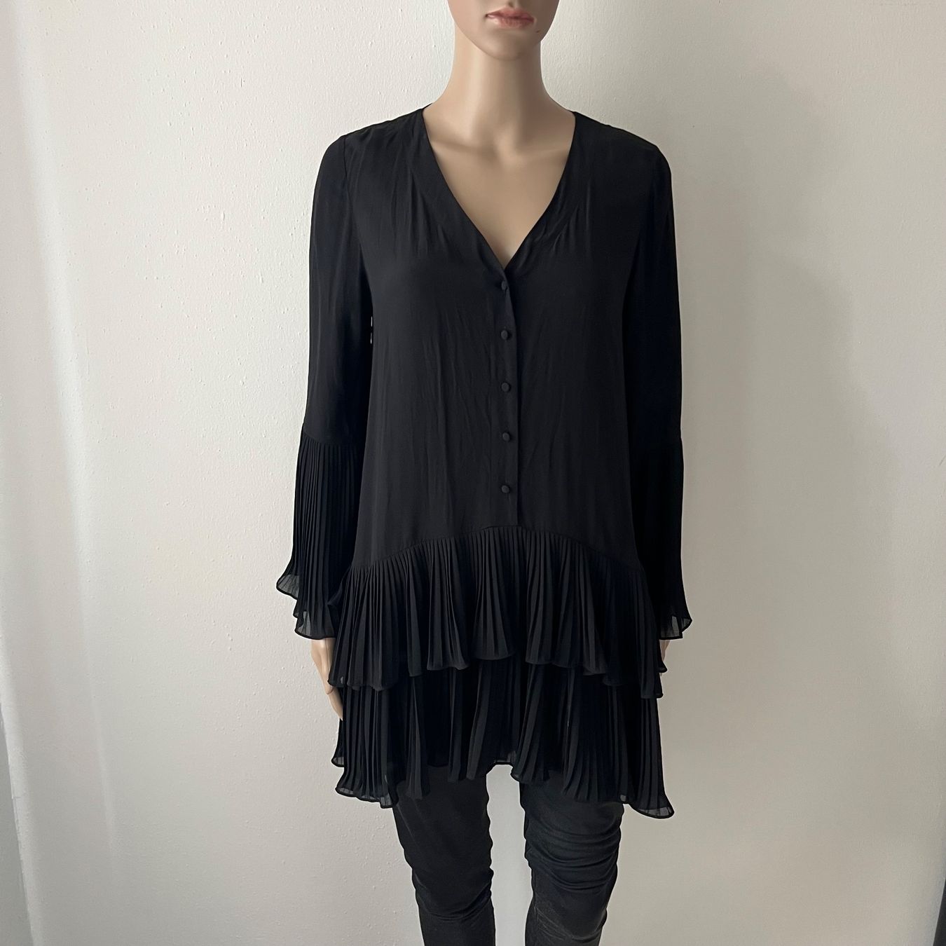 Vestiti: UTERQÜE Seidenkleid 🖤 – Usato da Zürich venduto da ClosetQueen