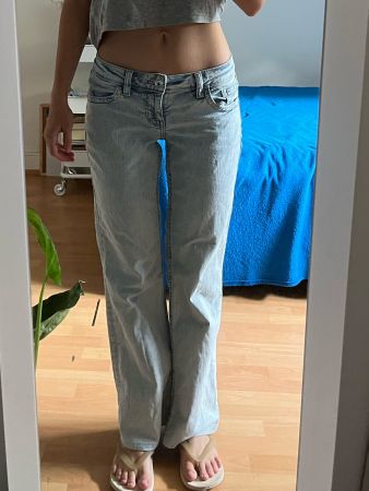 Low-Waist Light Blue Jeans