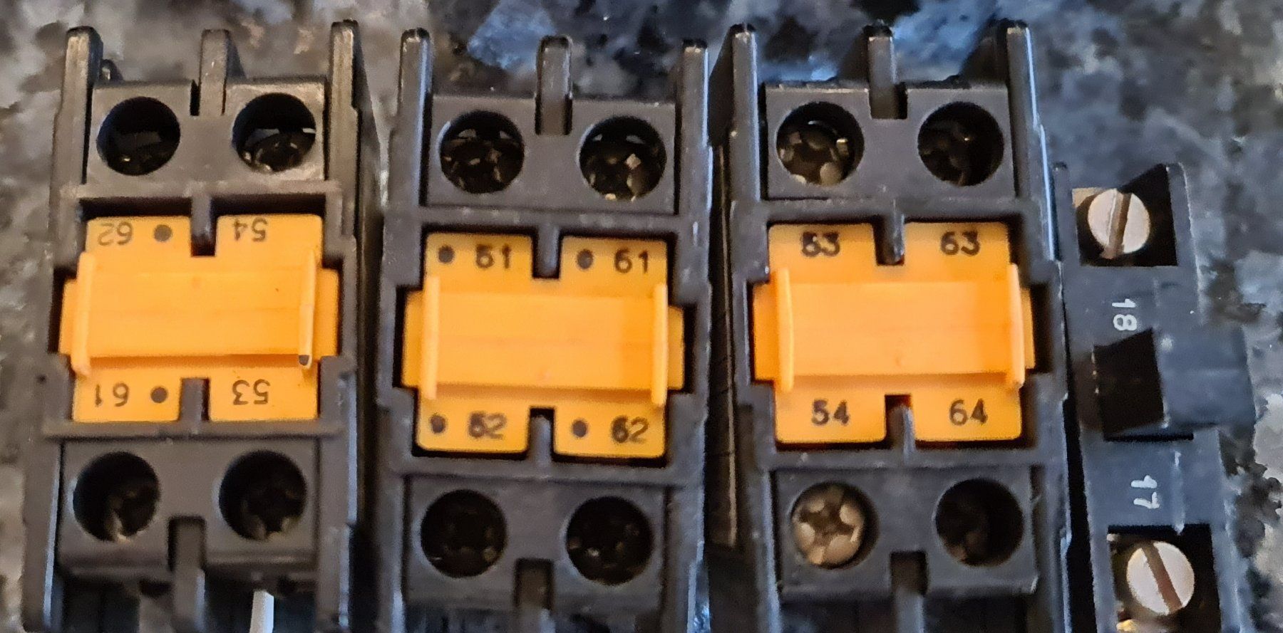 Interruttori: Diverse Elektromaterial – Usato da Uerkheim venduto da Justi.y 8
